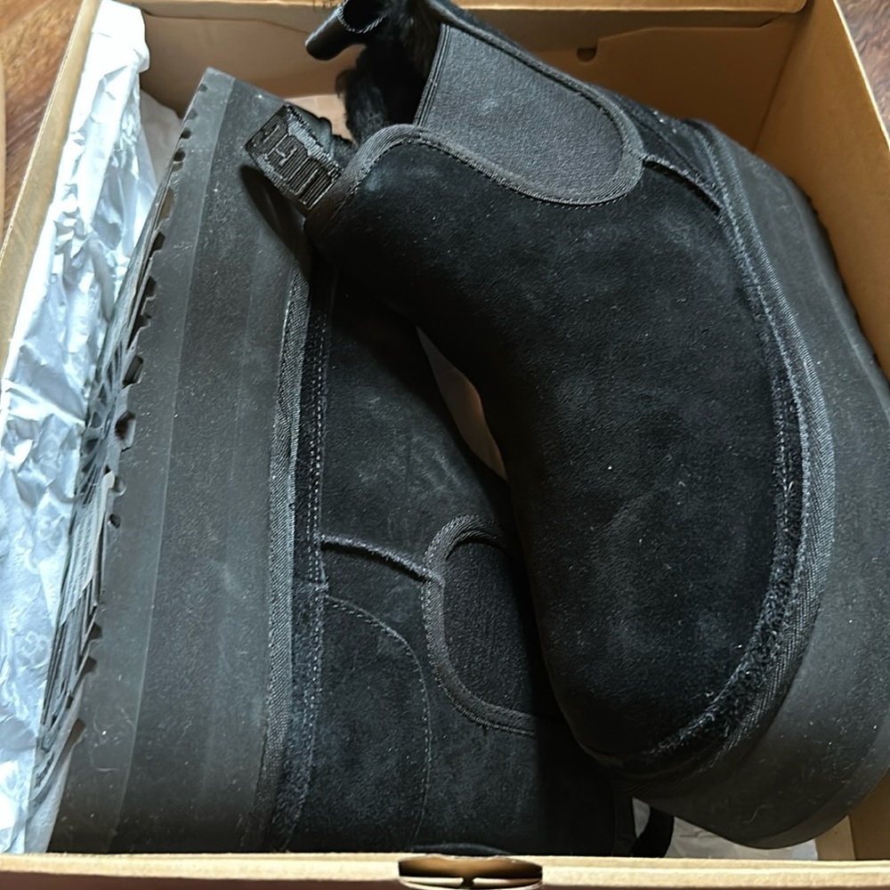 Authentictic brand new platform UGG suede boots